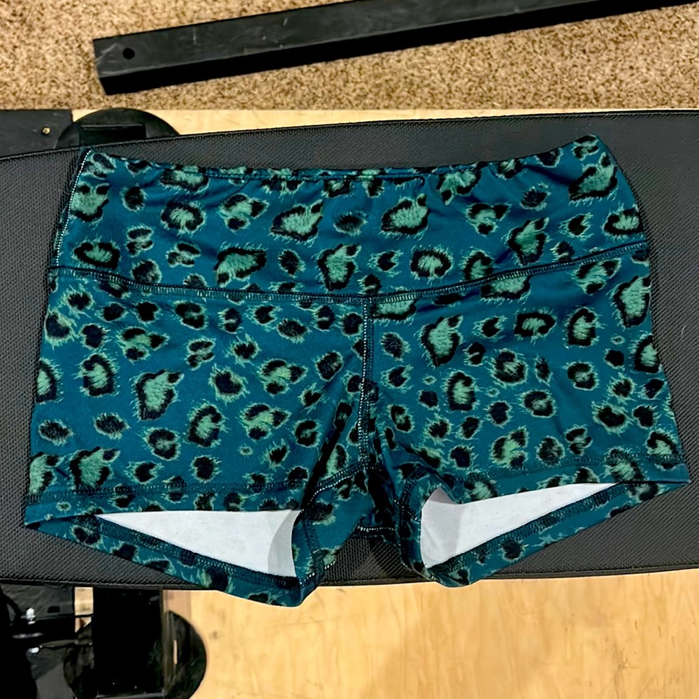 Fleo Night Leopard Size Small